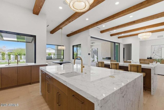6821 E VALLEY VISTA Lane, Paradise Valley, AZ 85253