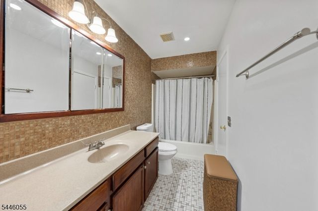 668 Jackson Ave, Roselle Boro, NJ 07203