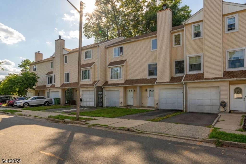 668 Jackson Ave, Roselle Boro, NJ 07203