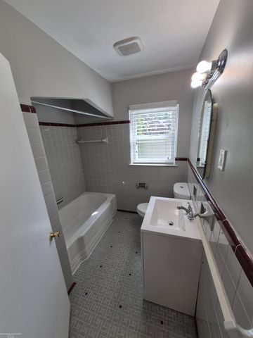 316 Chalfonte Avenue, Grosse Pointe Farms, MI 48236