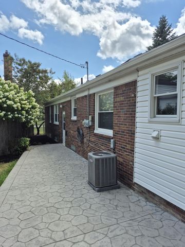 316 Chalfonte Avenue, Grosse Pointe Farms, MI 48236