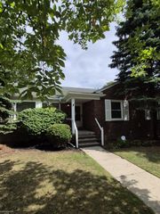 316 Chalfonte Avenue, Grosse Pointe Farms, MI 48236