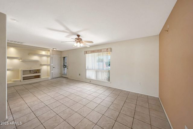 10940 W WHITE MOUNTAIN Road, Sun City, AZ 85351