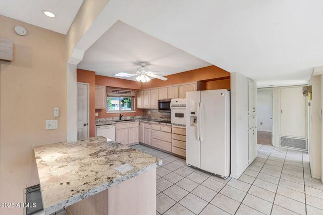 10940 W WHITE MOUNTAIN Road, Sun City, AZ 85351