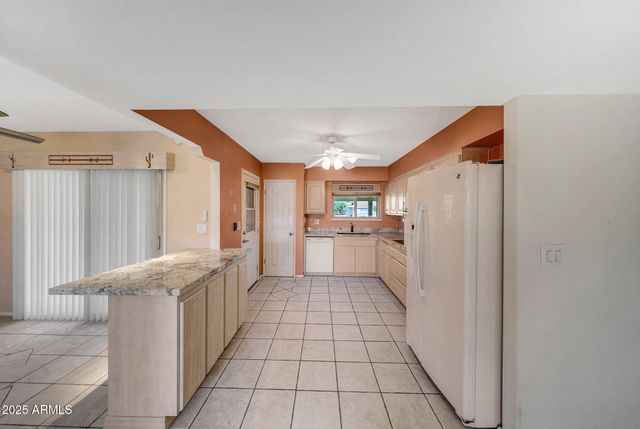 10940 W WHITE MOUNTAIN Road, Sun City, AZ 85351
