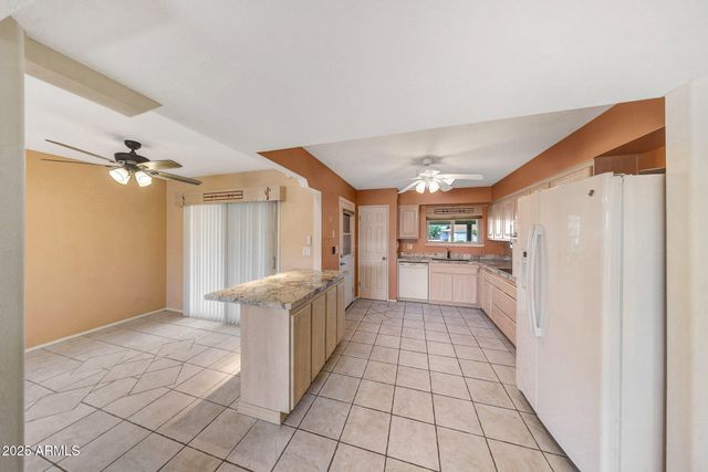 10940 W WHITE MOUNTAIN Road, Sun City, AZ 85351