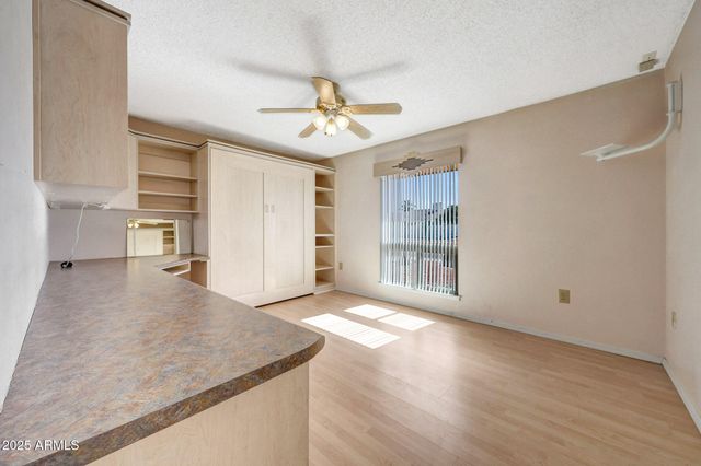 10940 W WHITE MOUNTAIN Road, Sun City, AZ 85351