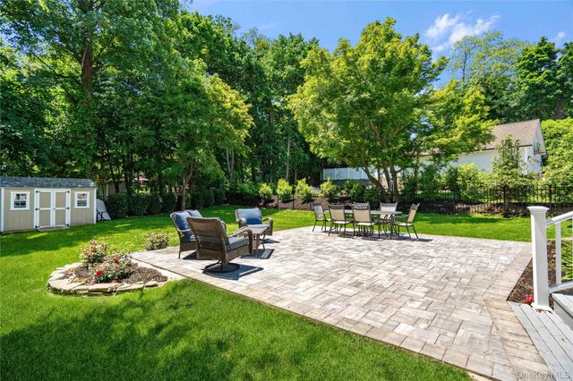 434 W Main Street, Huntington, NY 11743