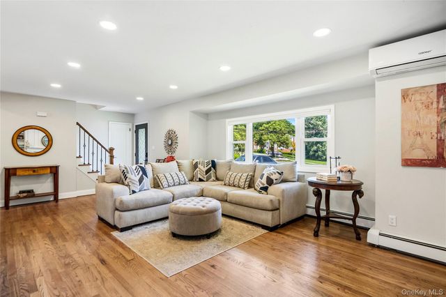 434 W Main Street, Huntington, NY 11743