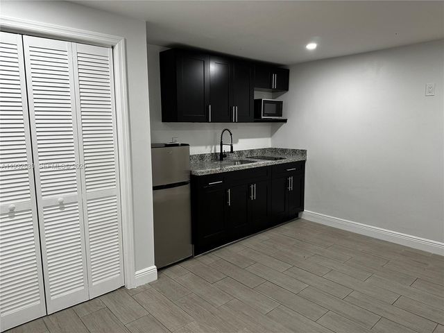 214 S 57th Ave, Hollywood, FL 33023