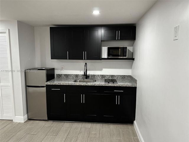 214 S 57th Ave, Hollywood, FL 33023