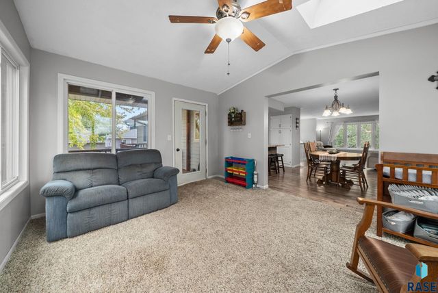 7407 N Cliff Ave Avenue, Sioux Falls, SD 57104