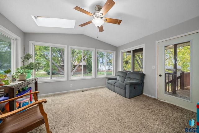 7407 N Cliff Ave Avenue, Sioux Falls, SD 57104