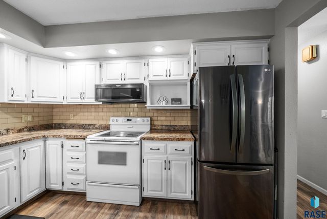 7407 N Cliff Ave Avenue, Sioux Falls, SD 57104