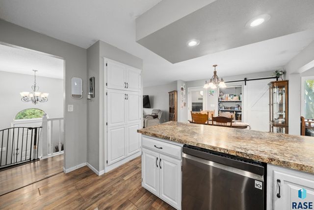 7407 N Cliff Ave Avenue, Sioux Falls, SD 57104