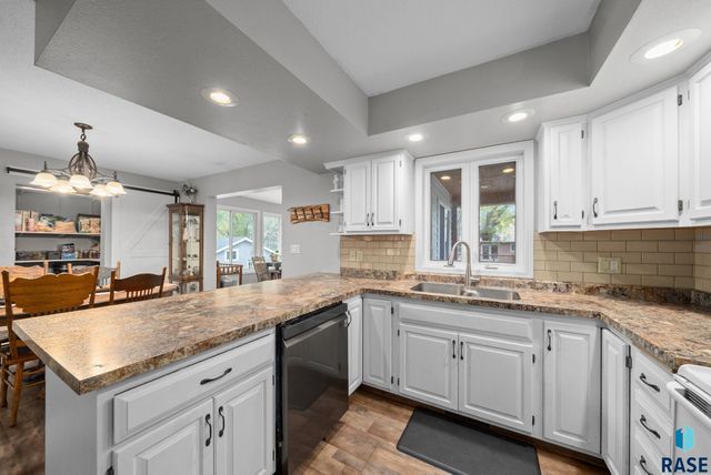 7407 N Cliff Ave Avenue, Sioux Falls, SD 57104