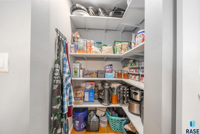 7407 N Cliff Ave Avenue, Sioux Falls, SD 57104