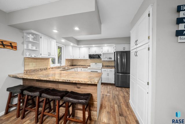 7407 N Cliff Ave Avenue, Sioux Falls, SD 57104