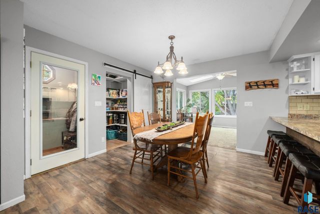 7407 N Cliff Ave Avenue, Sioux Falls, SD 57104