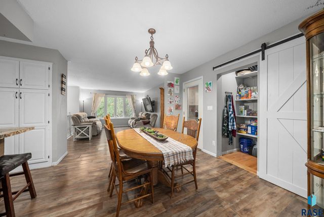 7407 N Cliff Ave Avenue, Sioux Falls, SD 57104