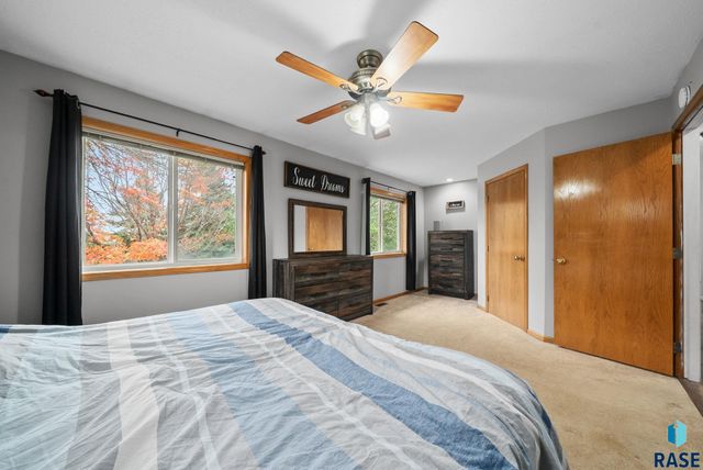 7407 N Cliff Ave Avenue, Sioux Falls, SD 57104