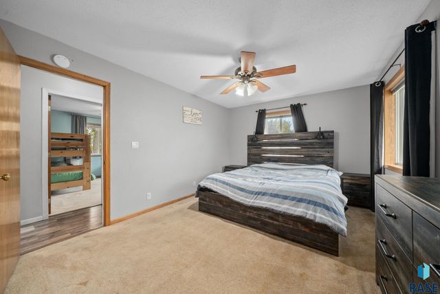 7407 N Cliff Ave Avenue, Sioux Falls, SD 57104