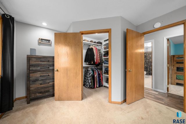 7407 N Cliff Ave Avenue, Sioux Falls, SD 57104