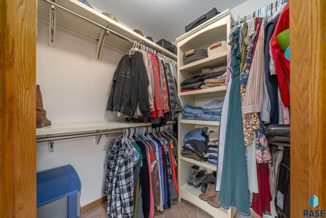 7407 N Cliff Ave Avenue, Sioux Falls, SD 57104