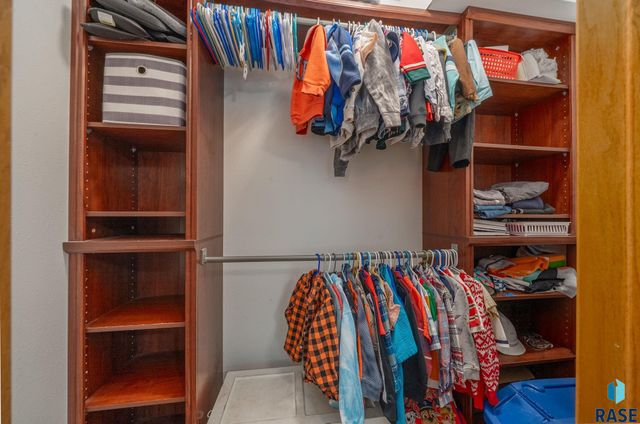 7407 N Cliff Ave Avenue, Sioux Falls, SD 57104