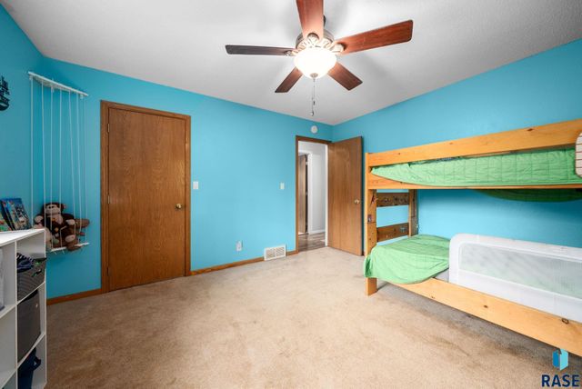 7407 N Cliff Ave Avenue, Sioux Falls, SD 57104