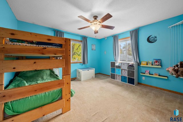 7407 N Cliff Ave Avenue, Sioux Falls, SD 57104