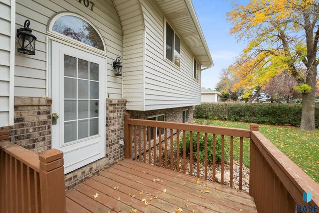7407 N Cliff Ave Avenue, Sioux Falls, SD 57104