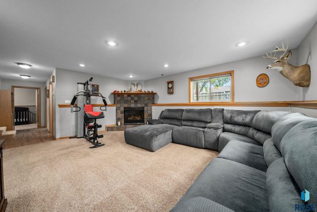 7407 N Cliff Ave Avenue, Sioux Falls, SD 57104