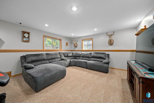 7407 N Cliff Ave Avenue, Sioux Falls, SD 57104