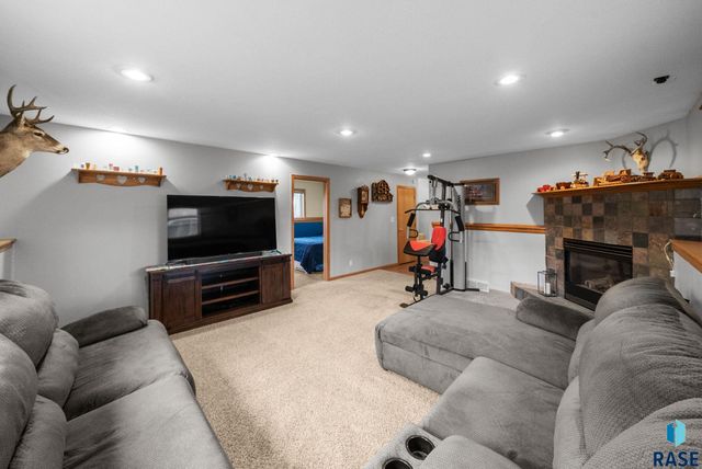 7407 N Cliff Ave Avenue, Sioux Falls, SD 57104