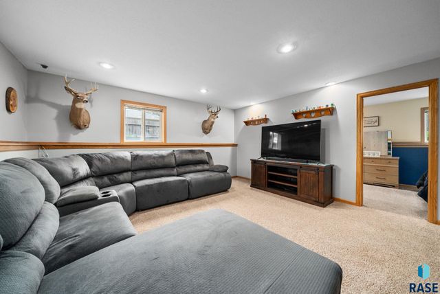 7407 N Cliff Ave Avenue, Sioux Falls, SD 57104