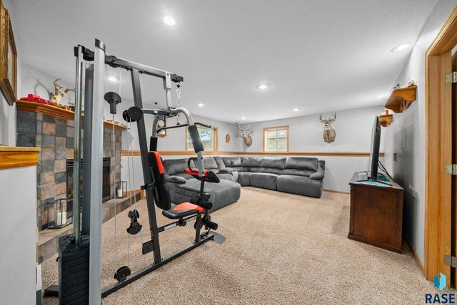 7407 N Cliff Ave Avenue, Sioux Falls, SD 57104