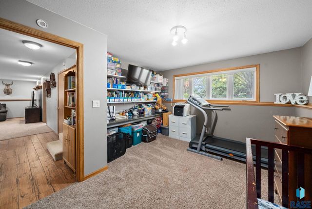 7407 N Cliff Ave Avenue, Sioux Falls, SD 57104