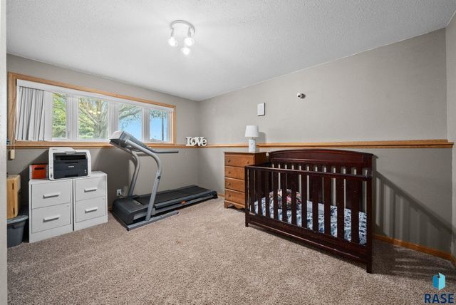 7407 N Cliff Ave Avenue, Sioux Falls, SD 57104