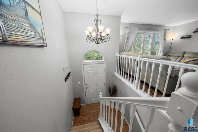 7407 N Cliff Ave Avenue, Sioux Falls, SD 57104