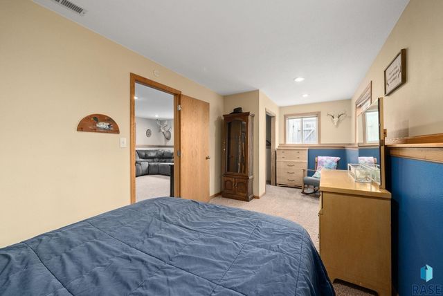 7407 N Cliff Ave Avenue, Sioux Falls, SD 57104