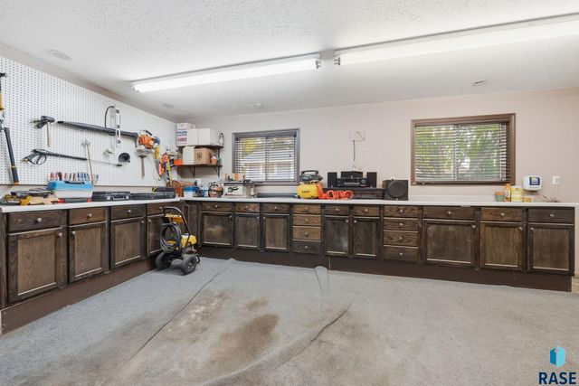 7407 N Cliff Ave Avenue, Sioux Falls, SD 57104