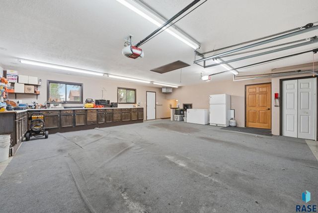 7407 N Cliff Ave Avenue, Sioux Falls, SD 57104