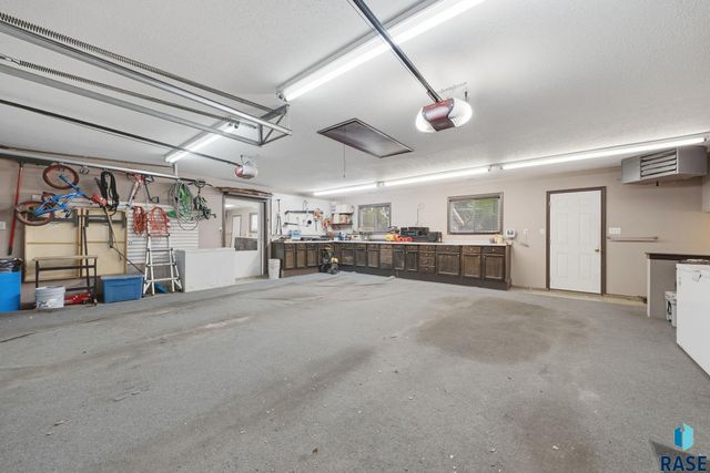 7407 N Cliff Ave Avenue, Sioux Falls, SD 57104