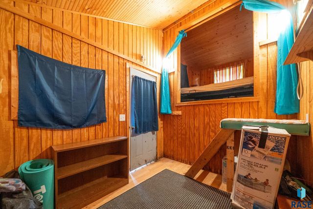 7407 N Cliff Ave Avenue, Sioux Falls, SD 57104