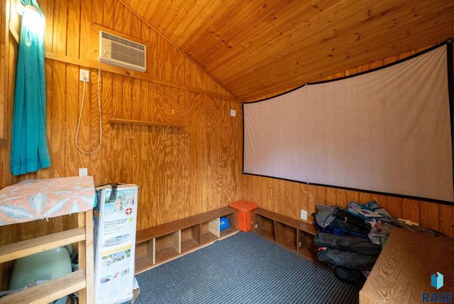 7407 N Cliff Ave Avenue, Sioux Falls, SD 57104