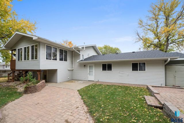 7407 N Cliff Ave Avenue, Sioux Falls, SD 57104