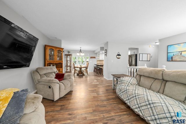 7407 N Cliff Ave Avenue, Sioux Falls, SD 57104