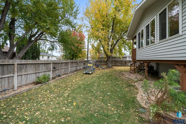 7407 N Cliff Ave Avenue, Sioux Falls, SD 57104