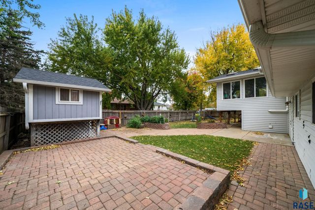 7407 N Cliff Ave Avenue, Sioux Falls, SD 57104